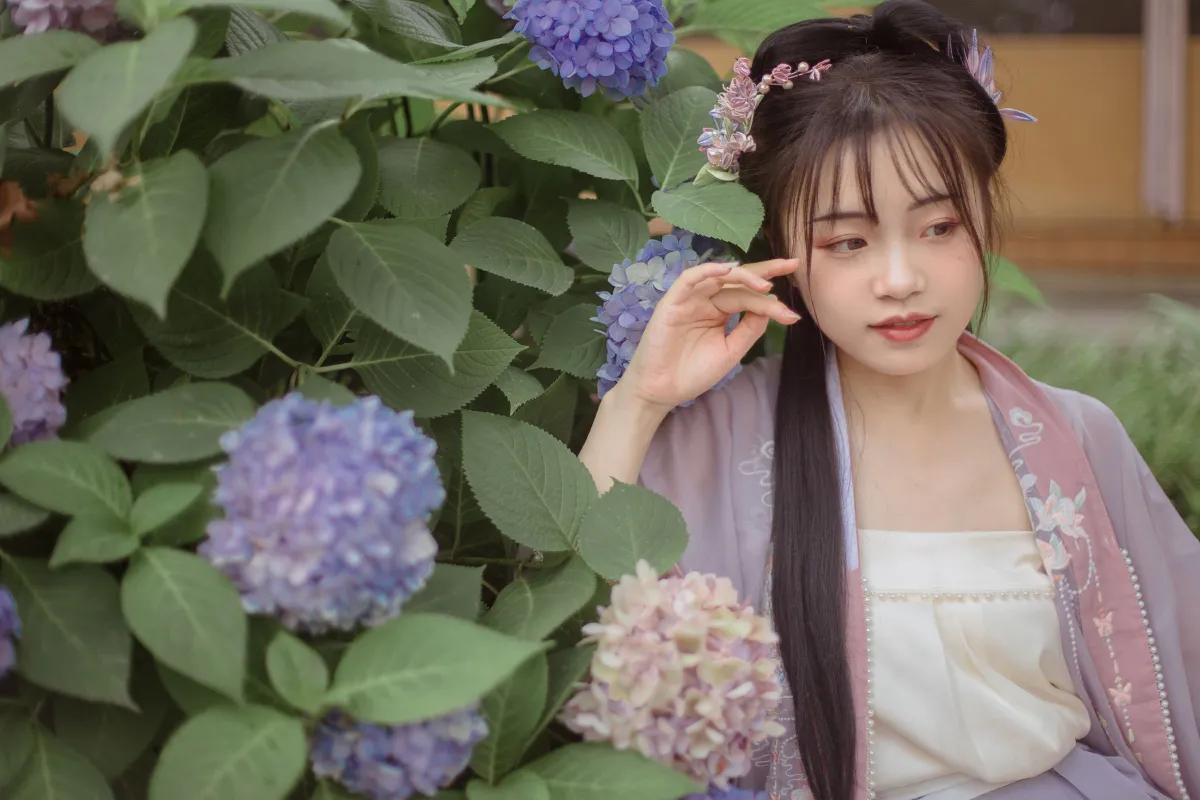 落尽繁花小院幽