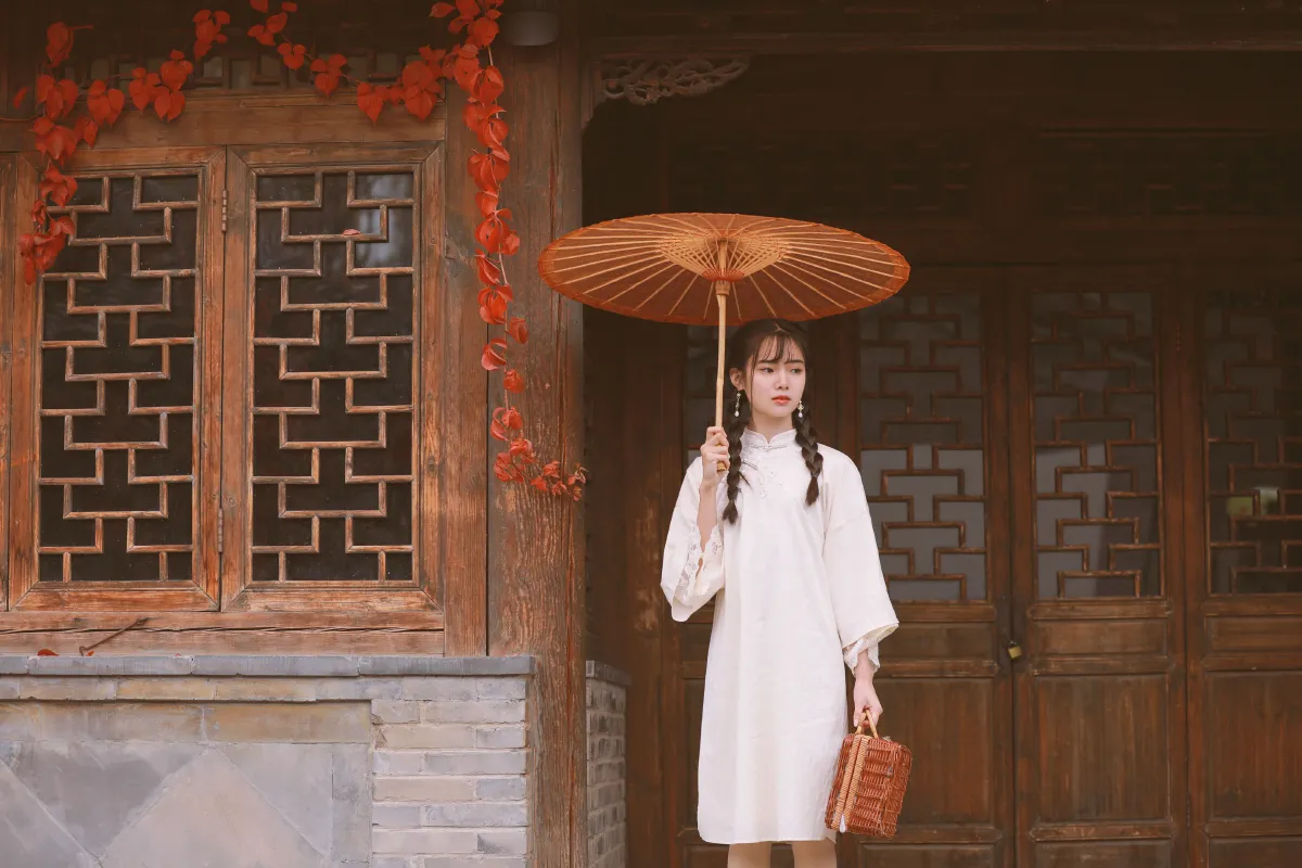 我与春风皆过客，你携秋水揽星河