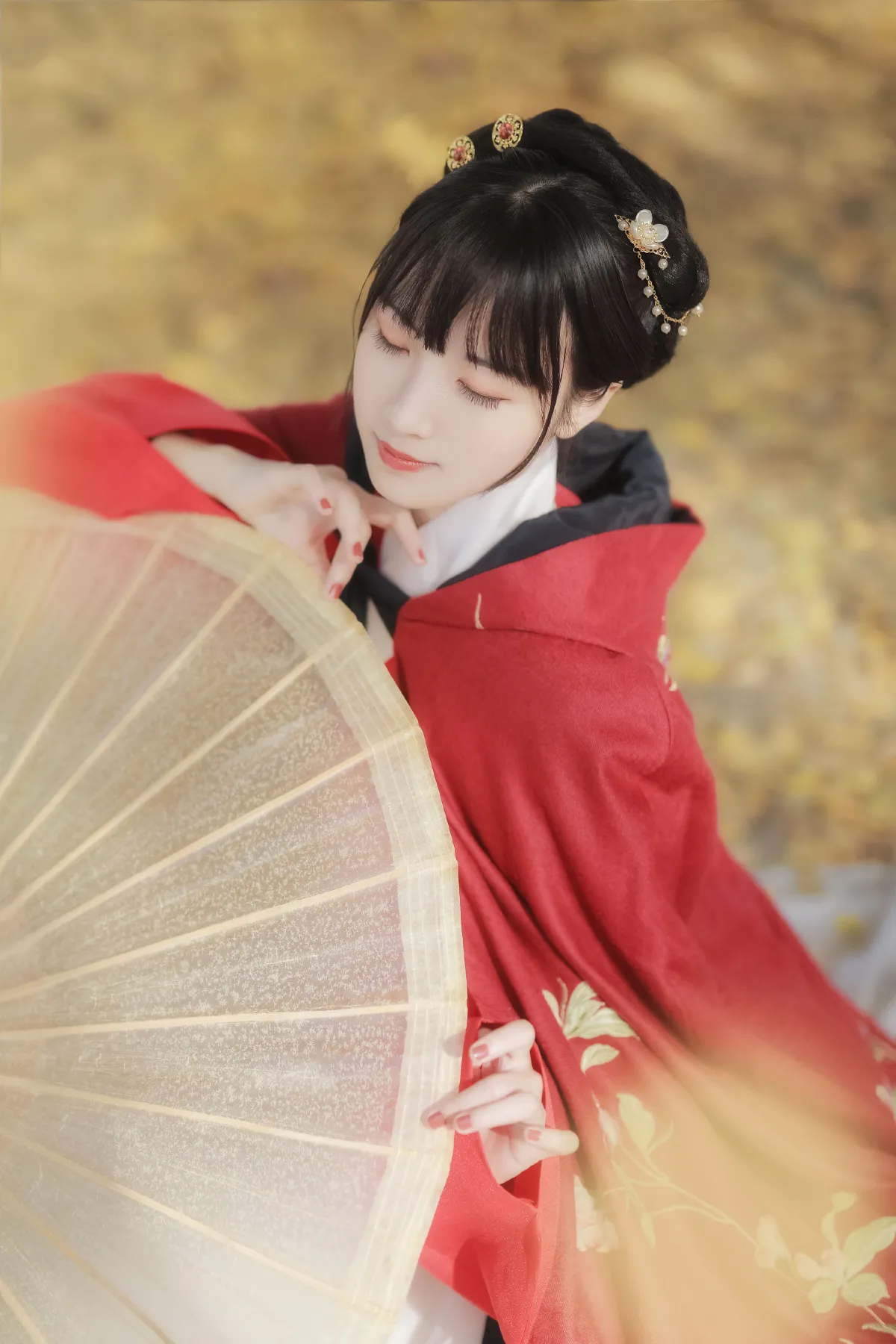 满园银杏落秋风