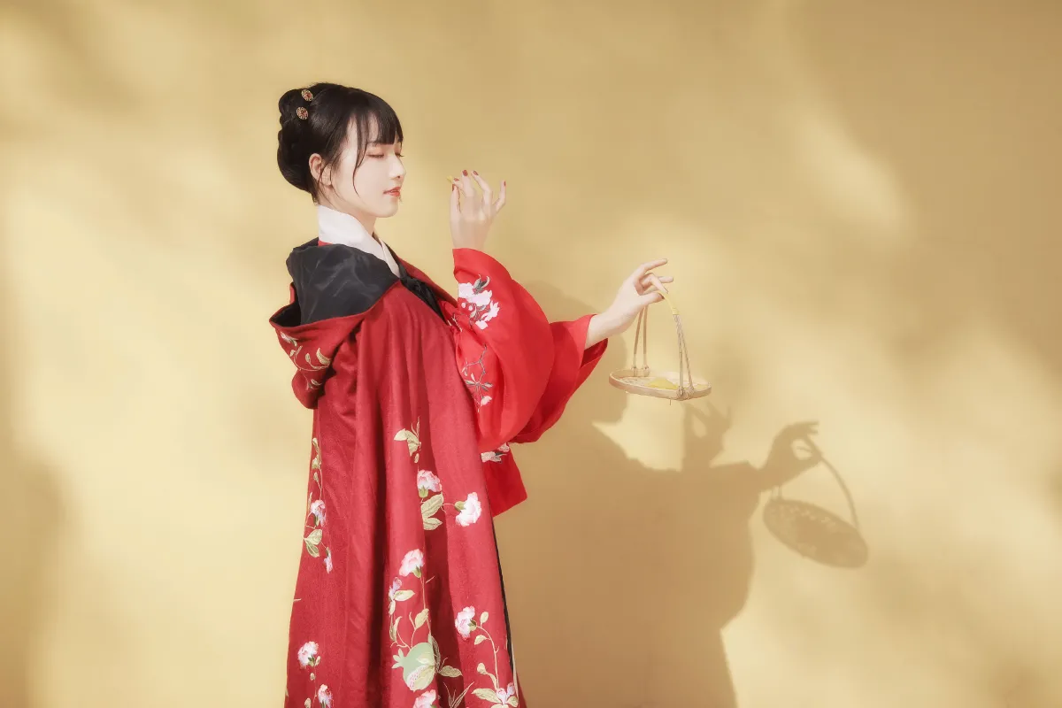 满园银杏落秋风