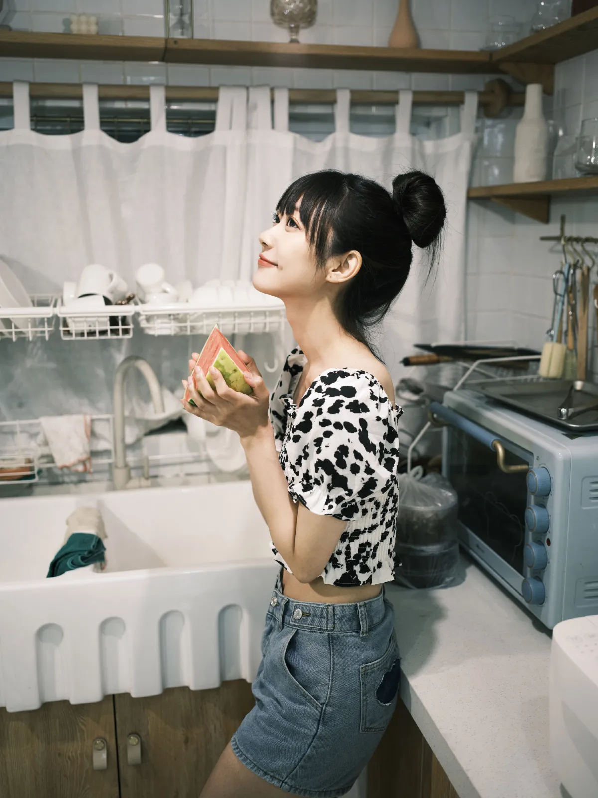 厨房吃瓜