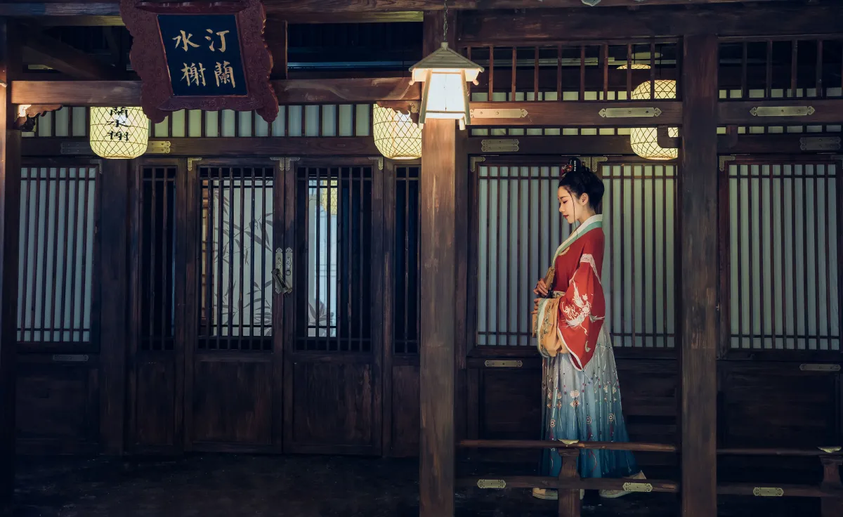 帘卷西风