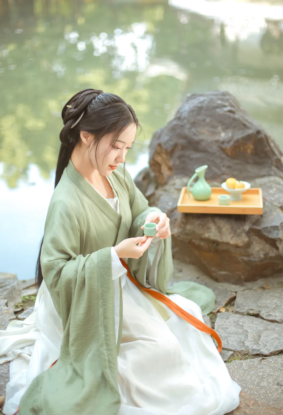一笑千场醉，浮生任白头