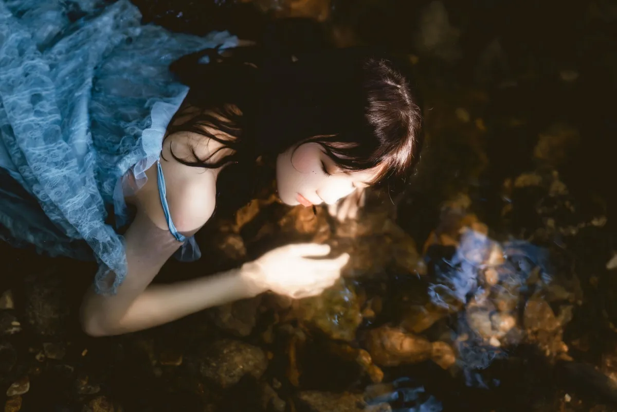 在水一方