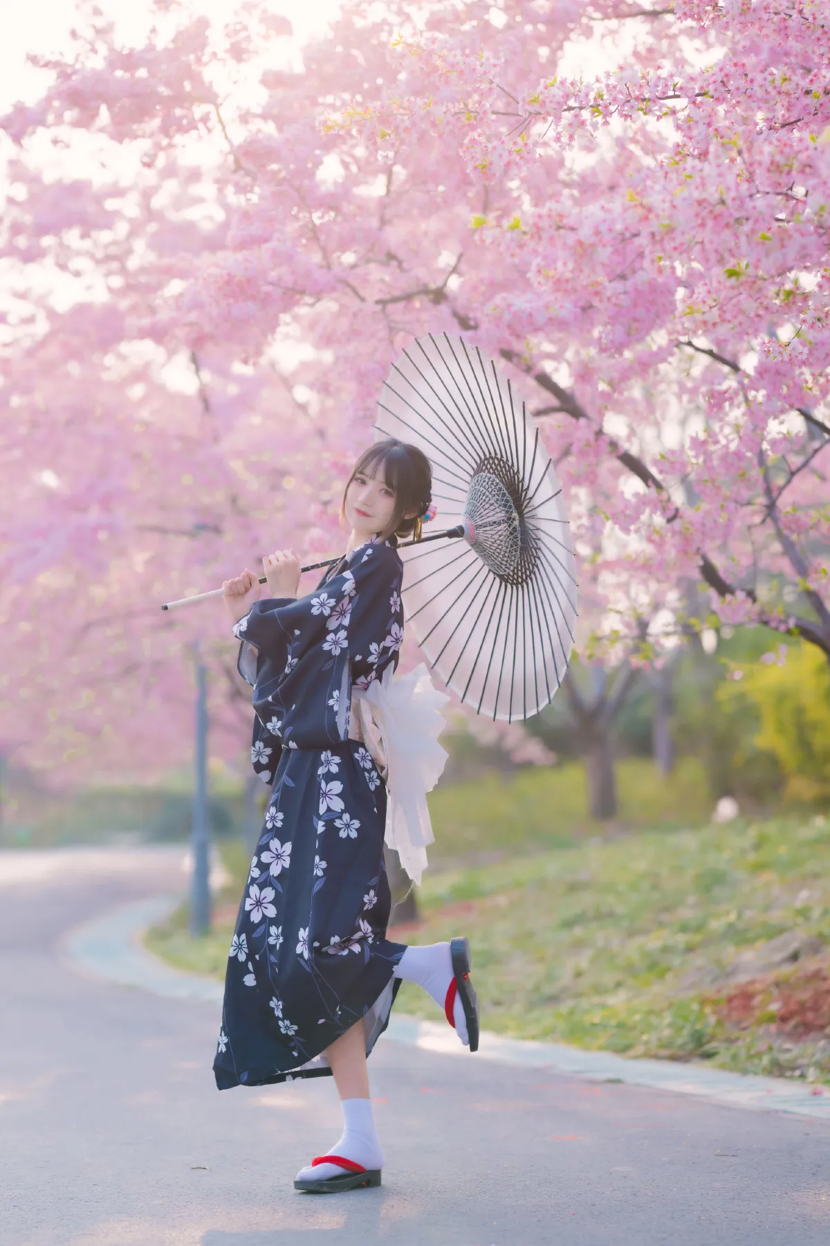 雷斯写真集_兔子Zzz不吃胡萝卜《樱花烂漫时》美图作品图片4