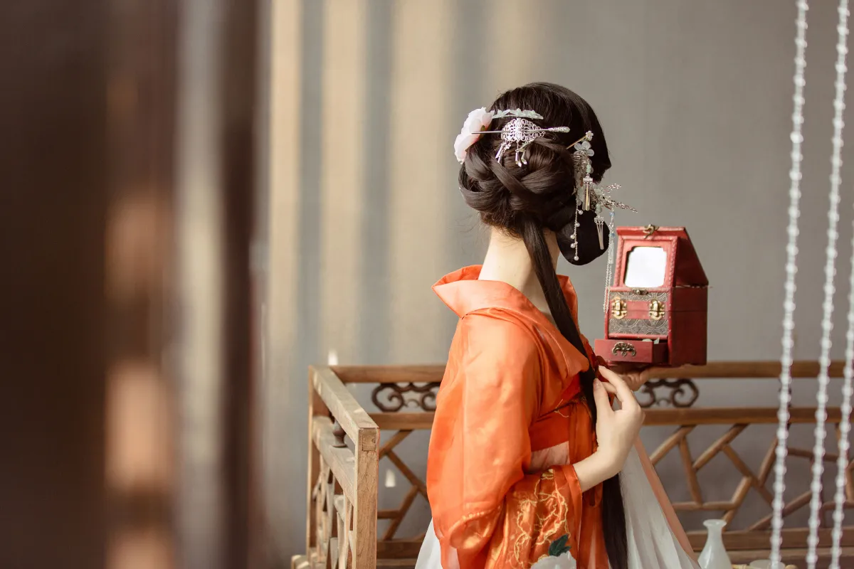 嫣语赋 · 师小小