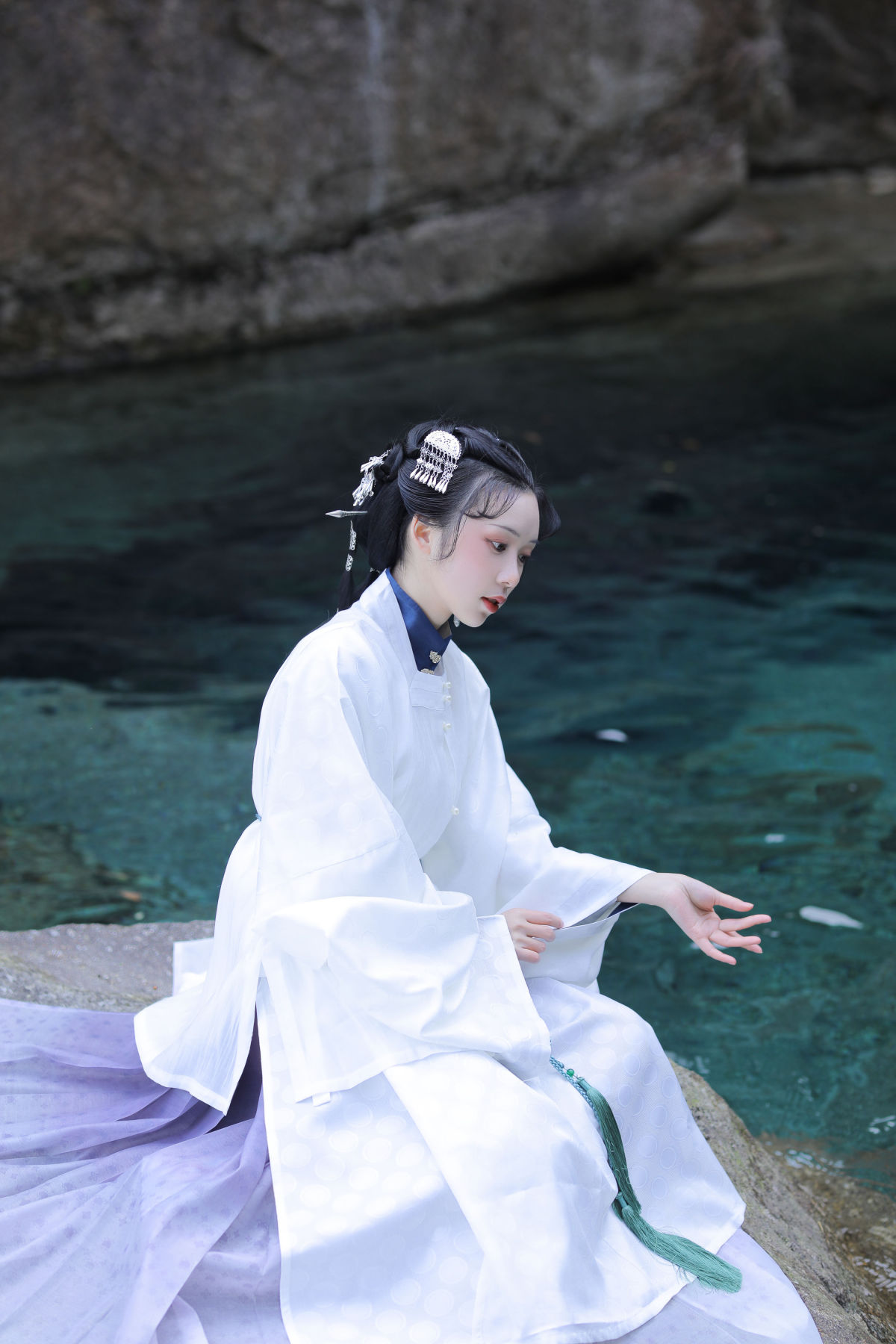 枕石听泉1
