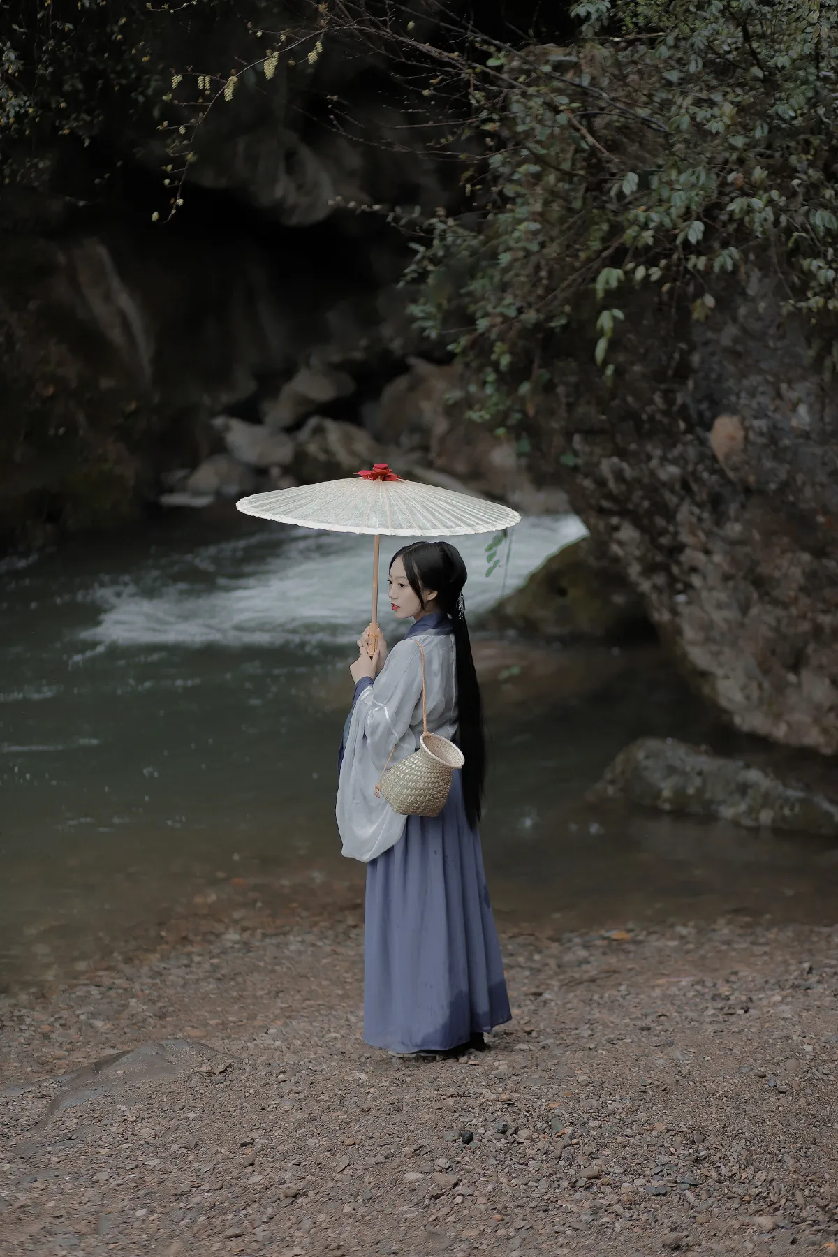 六月月月er_劉忄乂 《采药女》美图作品图片3