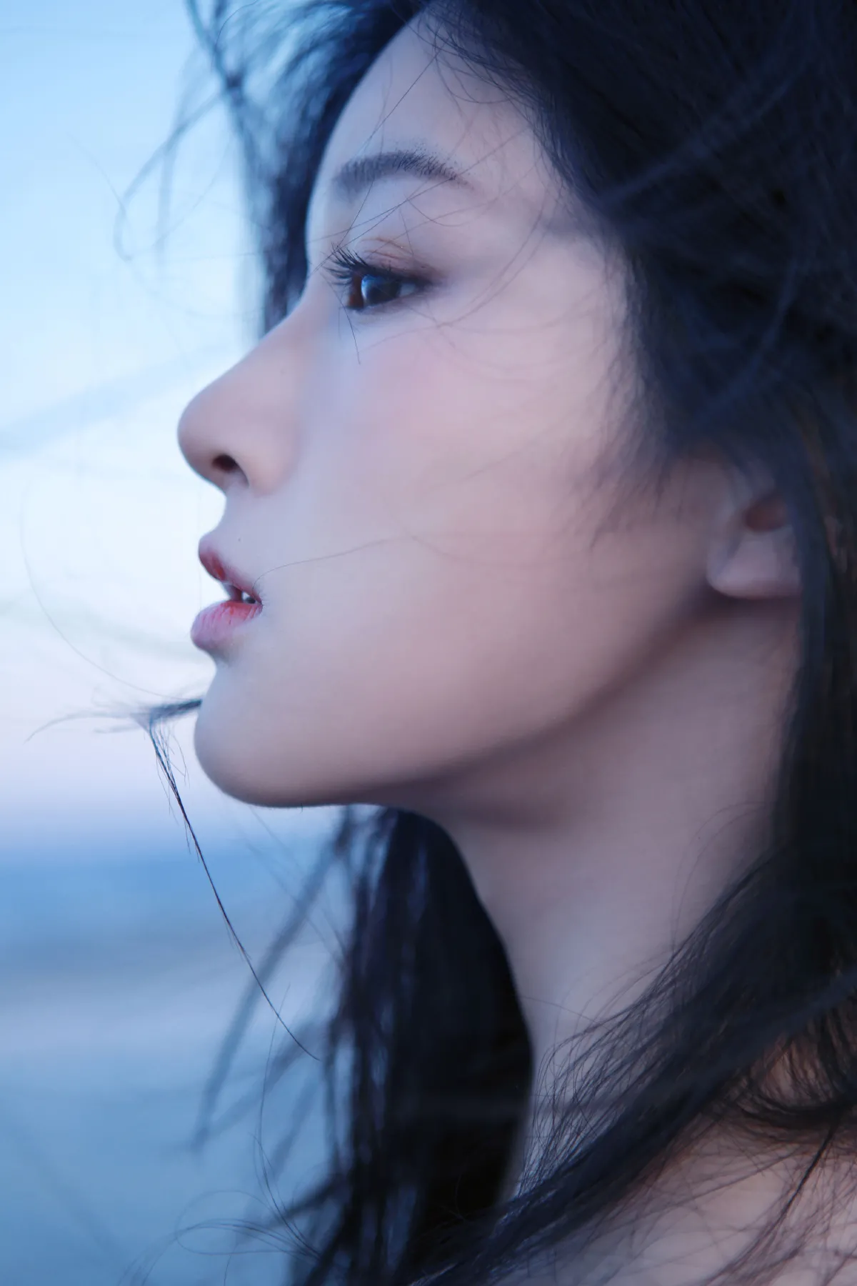 很靠近海