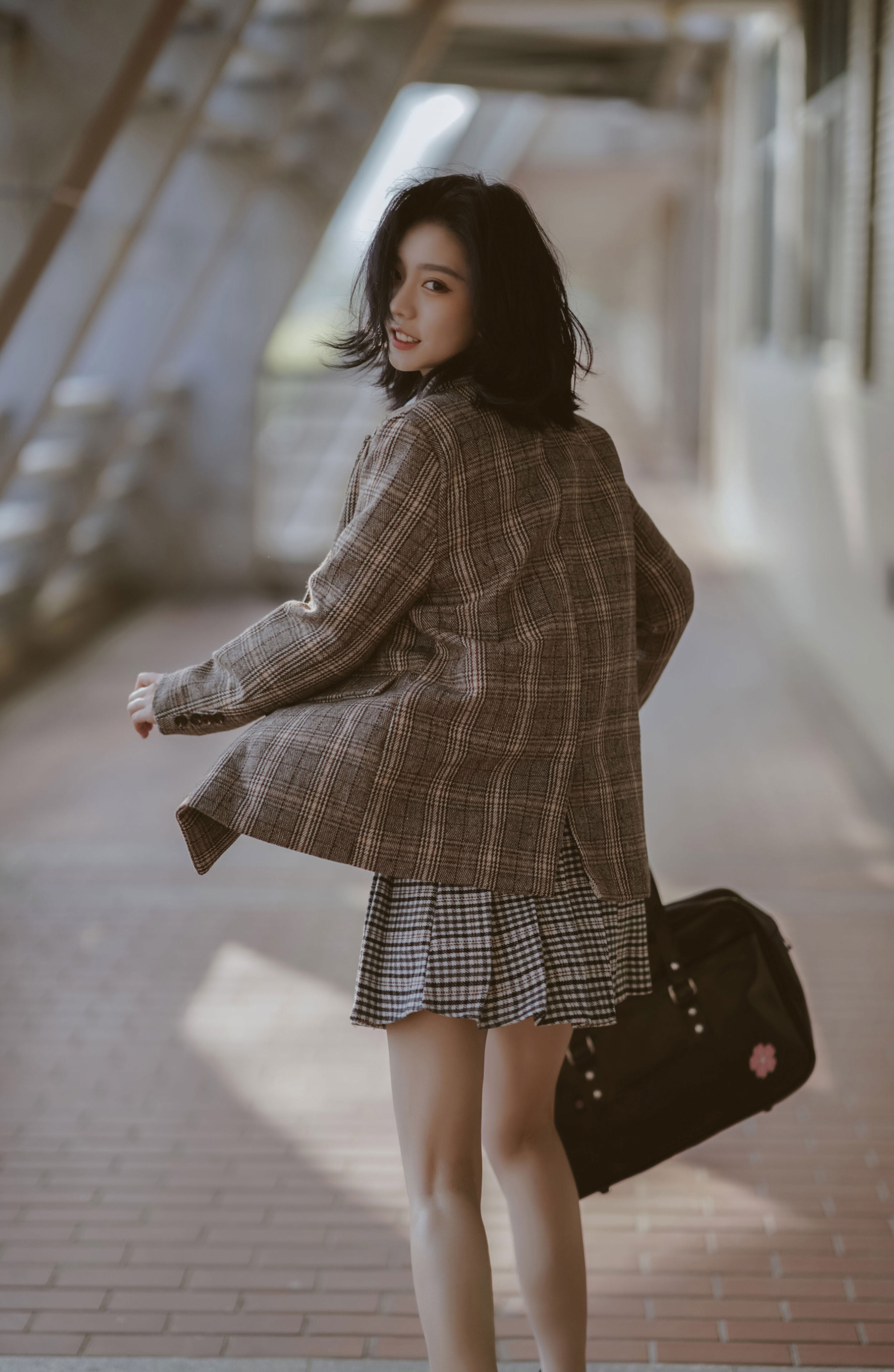 你的眼中明暗交杂一笑生花