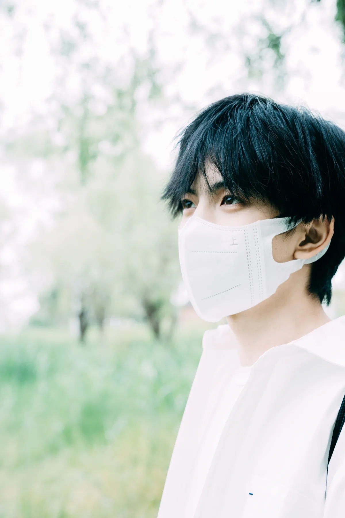 白衣少年