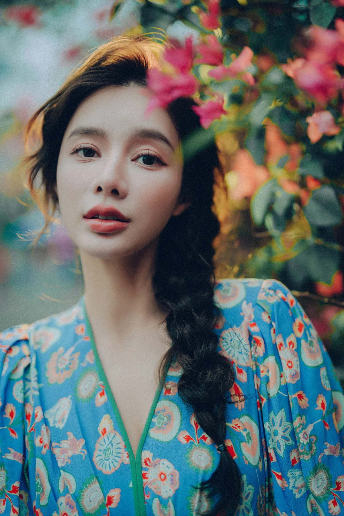 发光的发丝，三角梅瀑布下的女神3