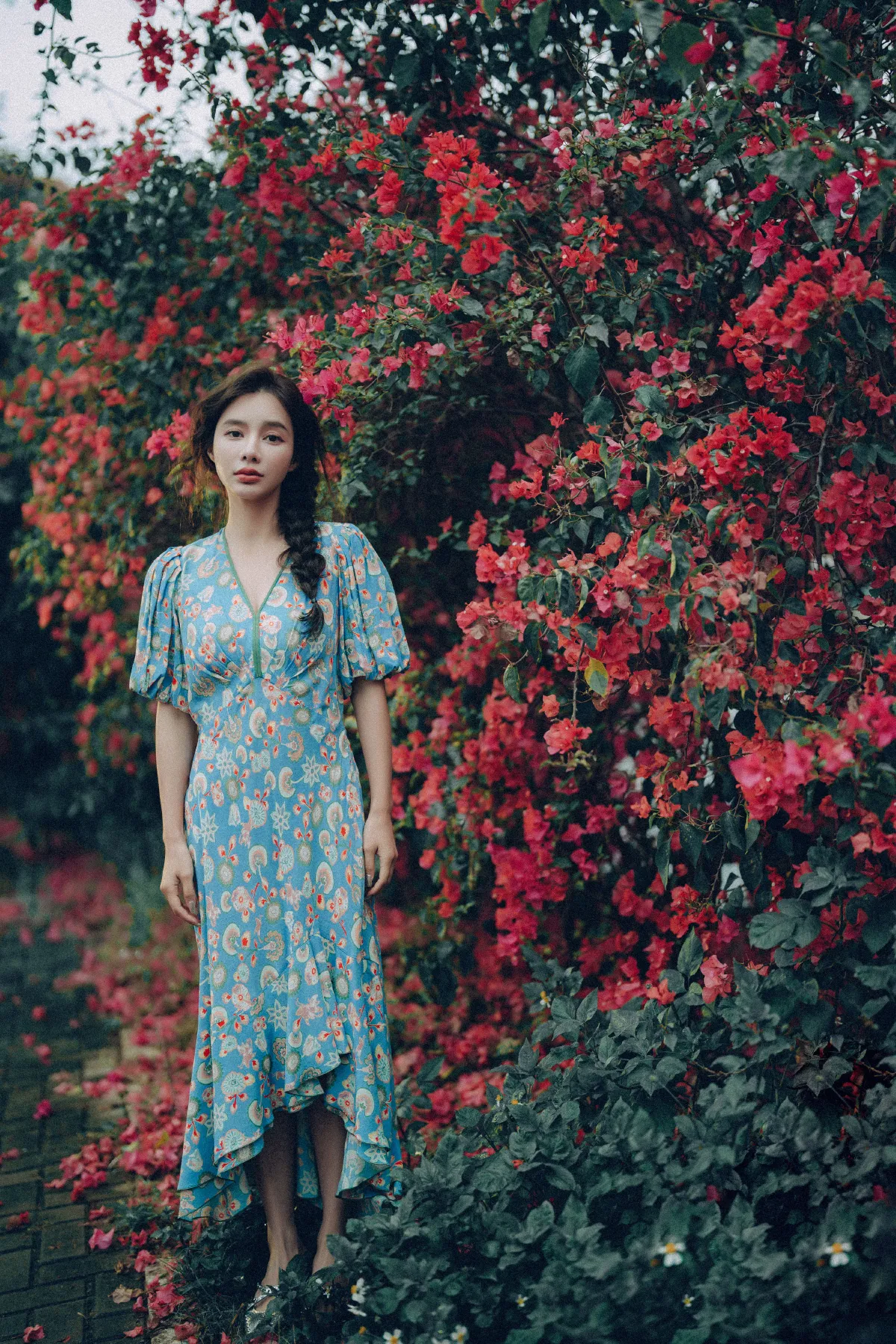 胡渣_姝雯同学《发光的发丝，三角梅瀑布下的女神》美图作品图片5