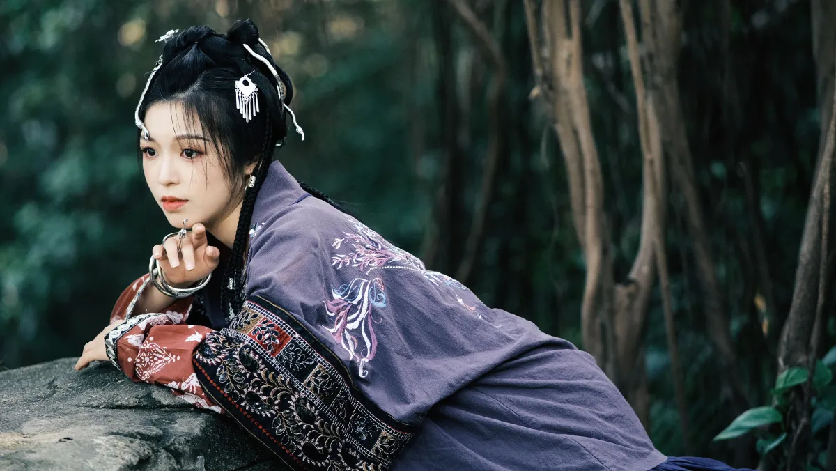 苗家姑娘1