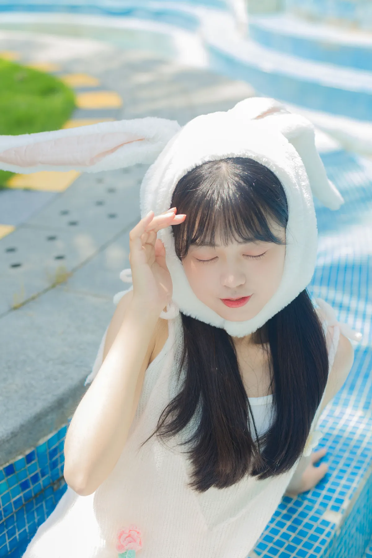LLL_Lia__一只暖暖《夏日泳池的兔子》美图作品图片1