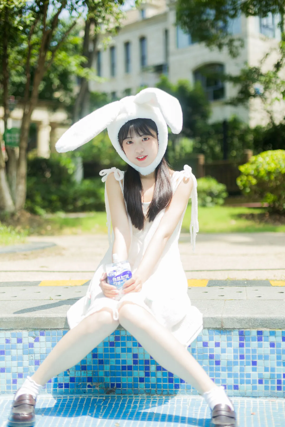 LLL_Lia__一只暖暖《夏日泳池的兔子》美图作品图片2