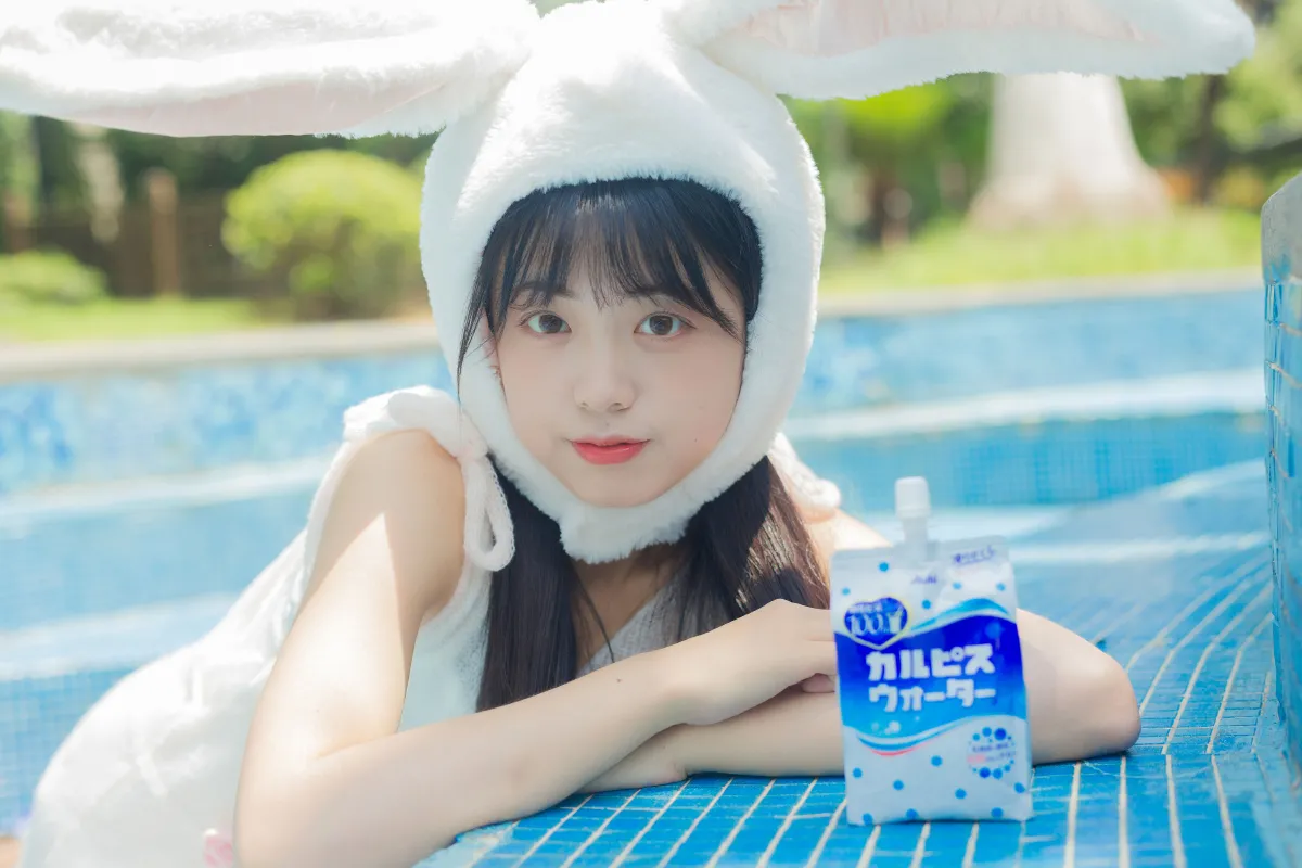 LLL_Lia__一只暖暖《夏日泳池的兔子》美图作品图片3