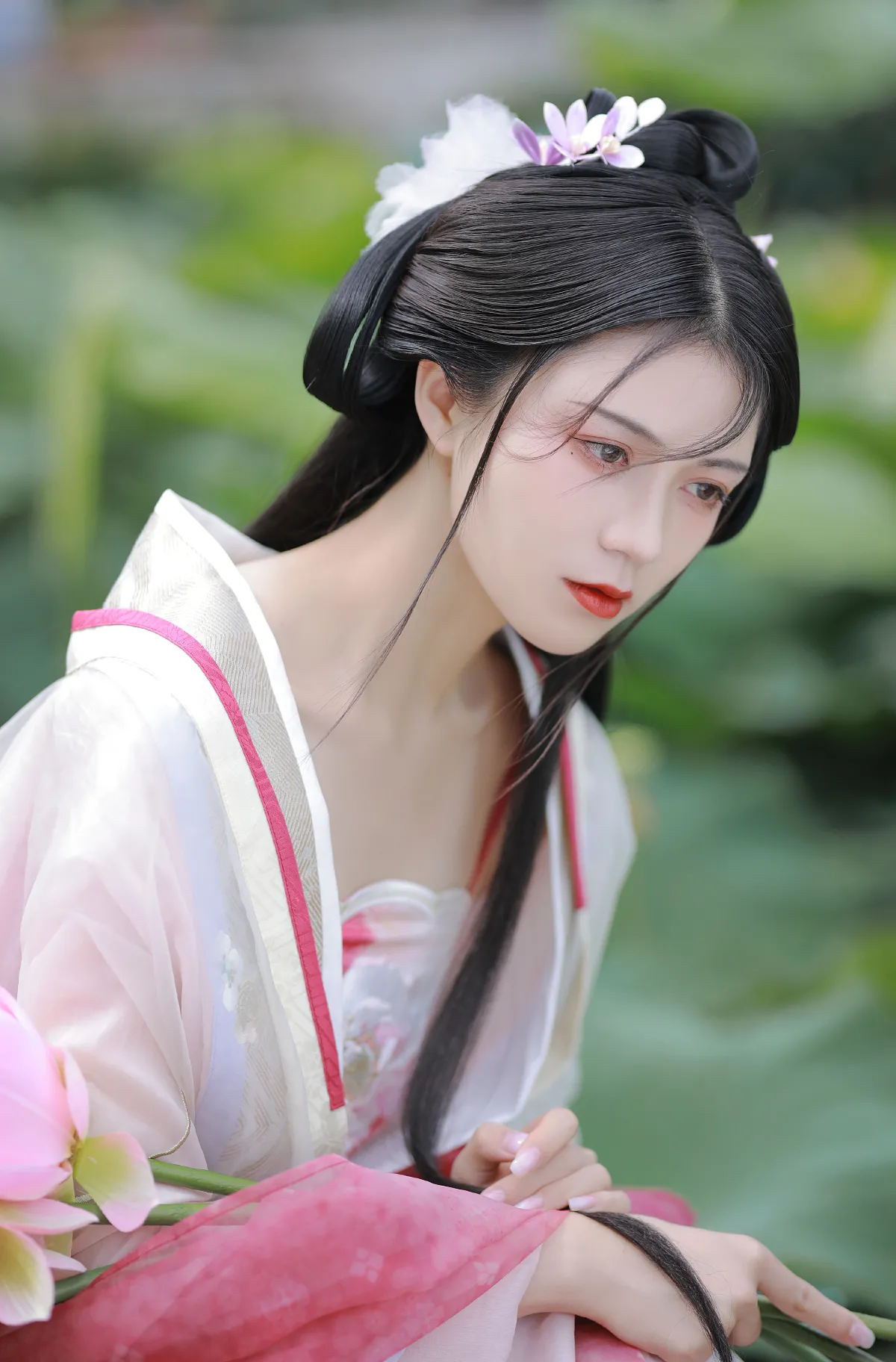 山有扶苏，隰有荷华1