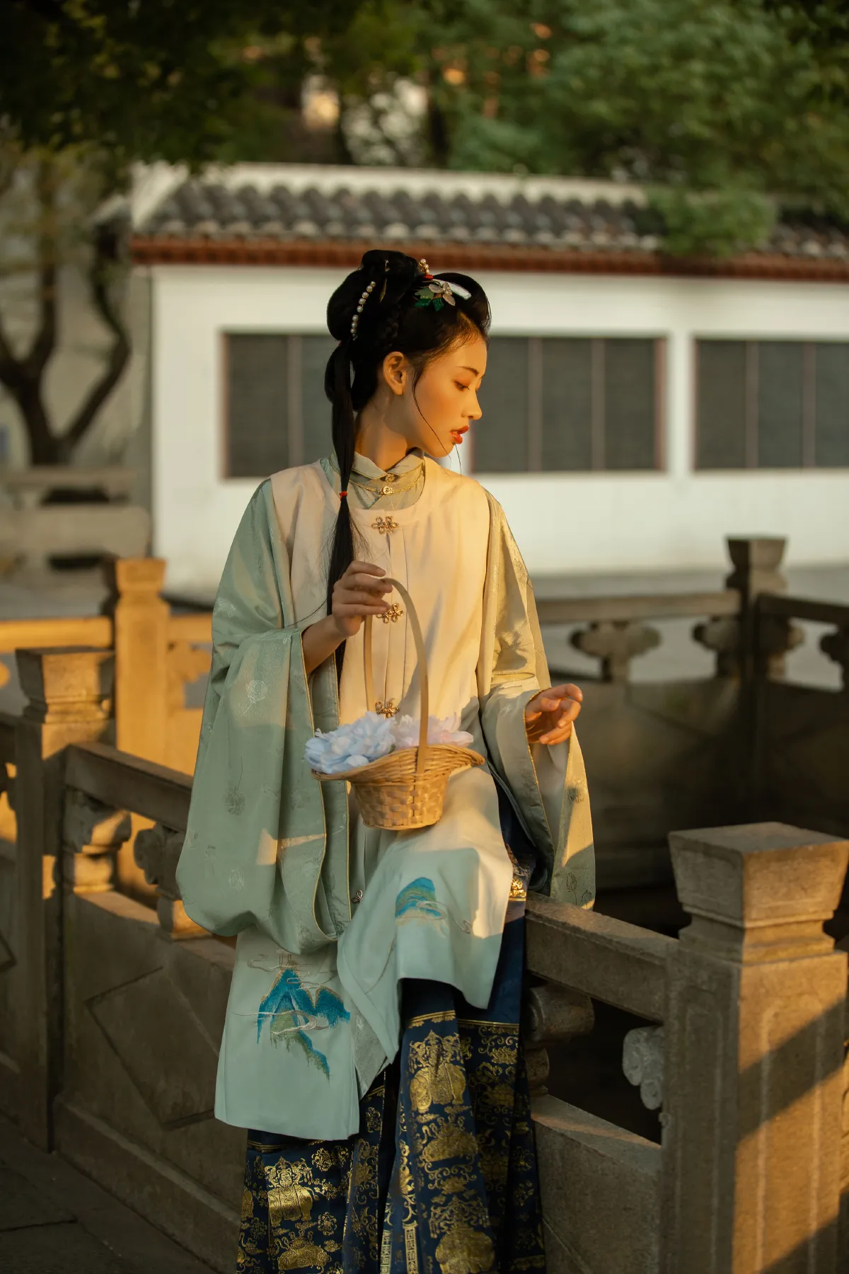 春雨杏花急急落