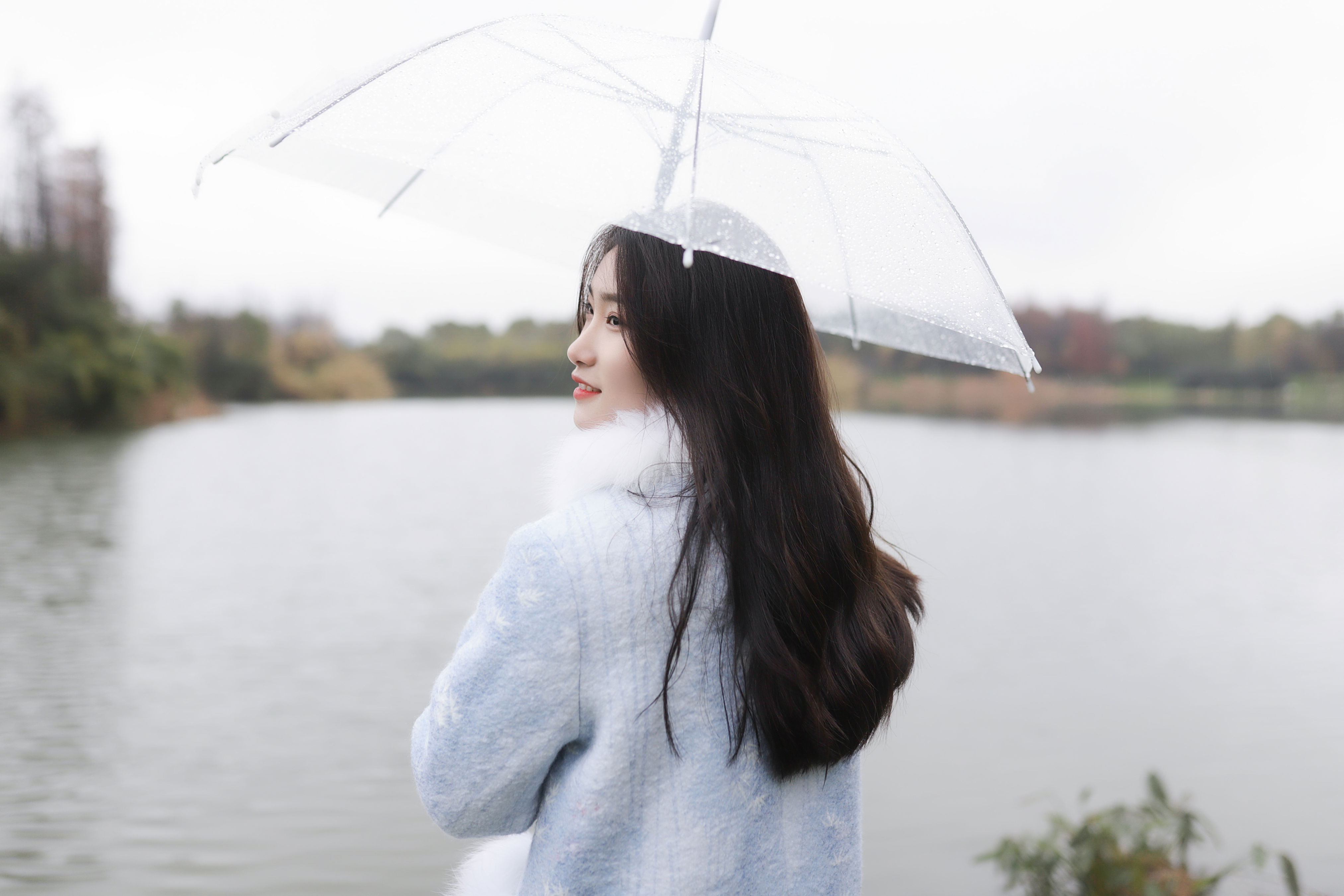 蓝色阴雨