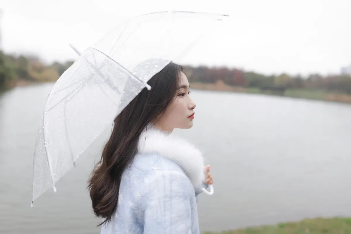 蓝色阴雨