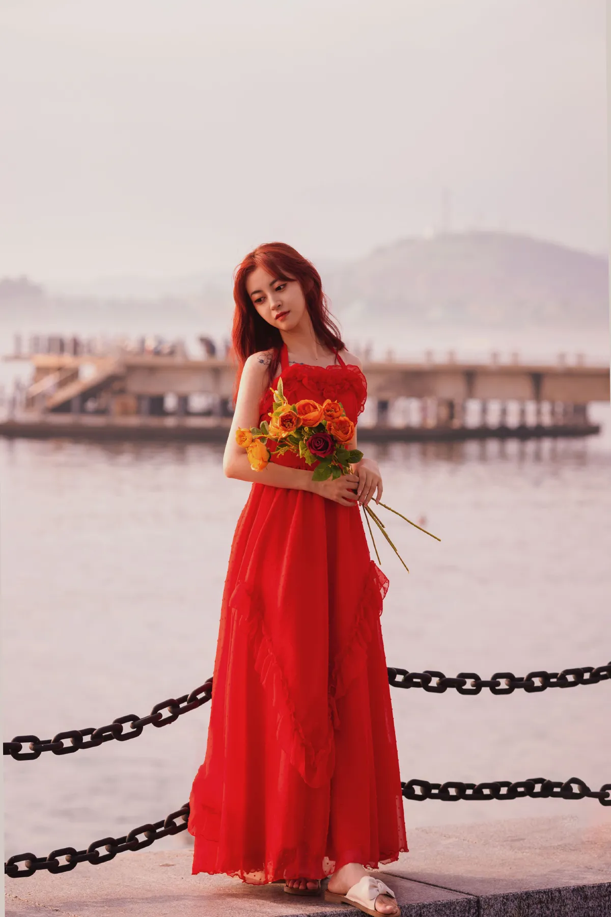 海边夕阳和红裙女孩2
