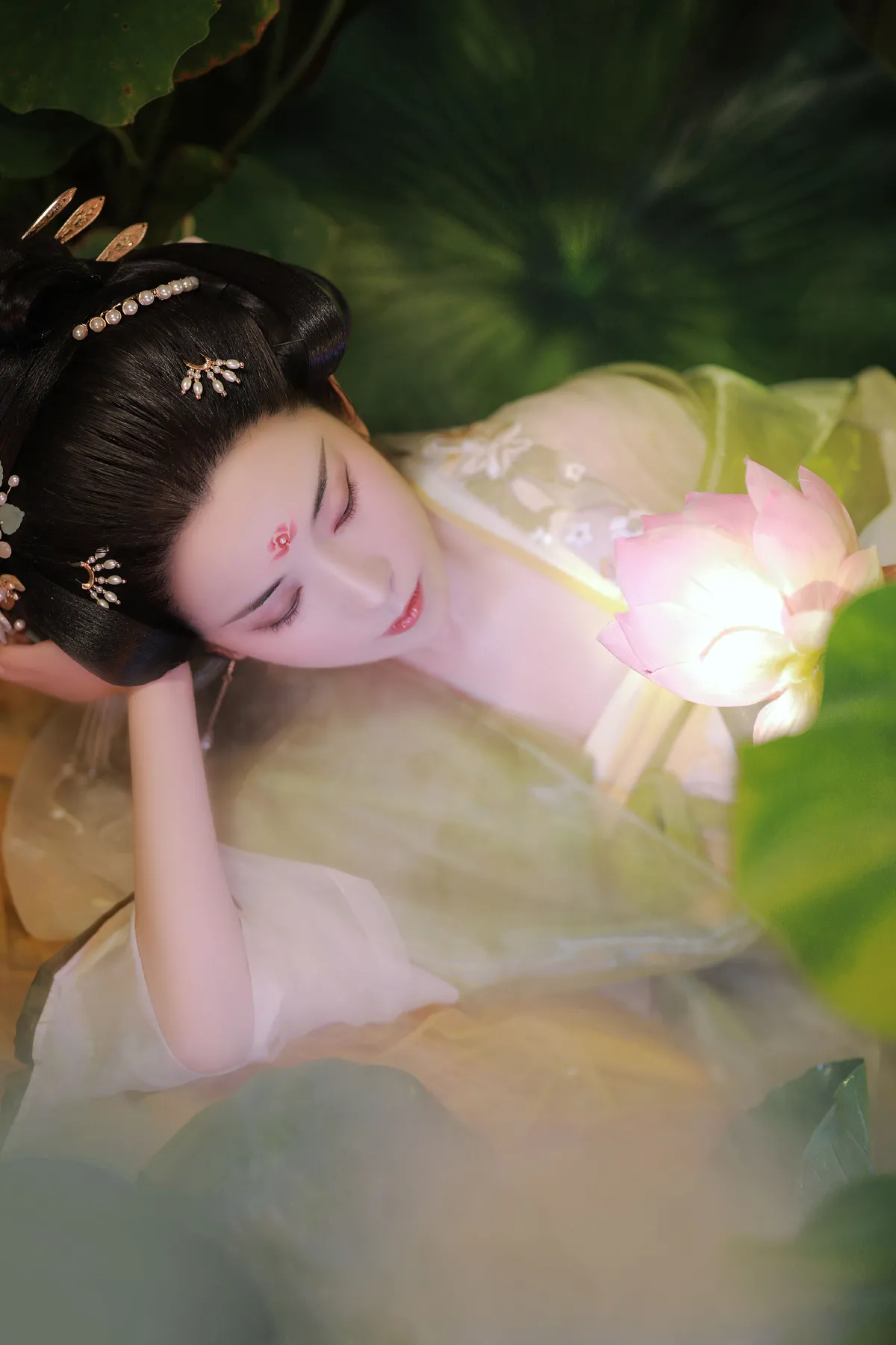 云想衣裳花想容1