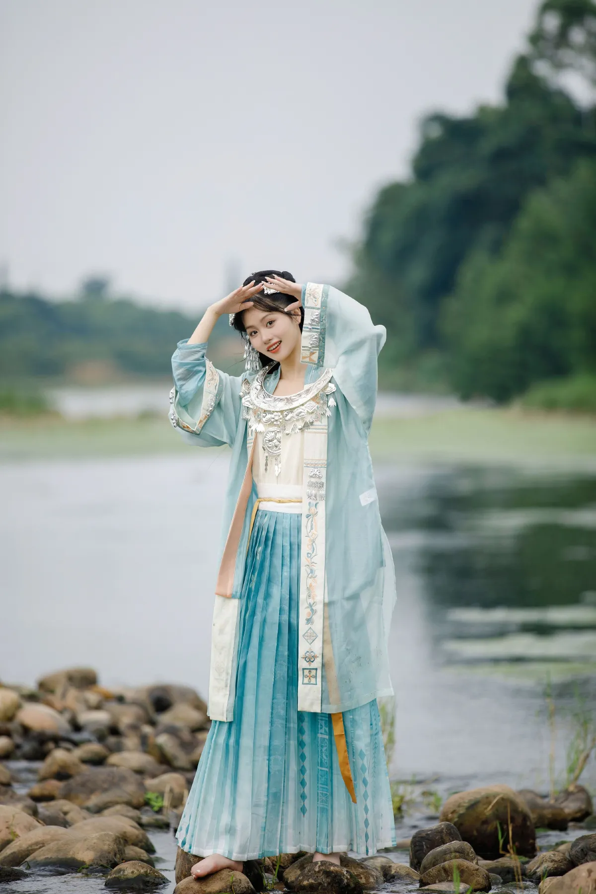 苗疆少女2