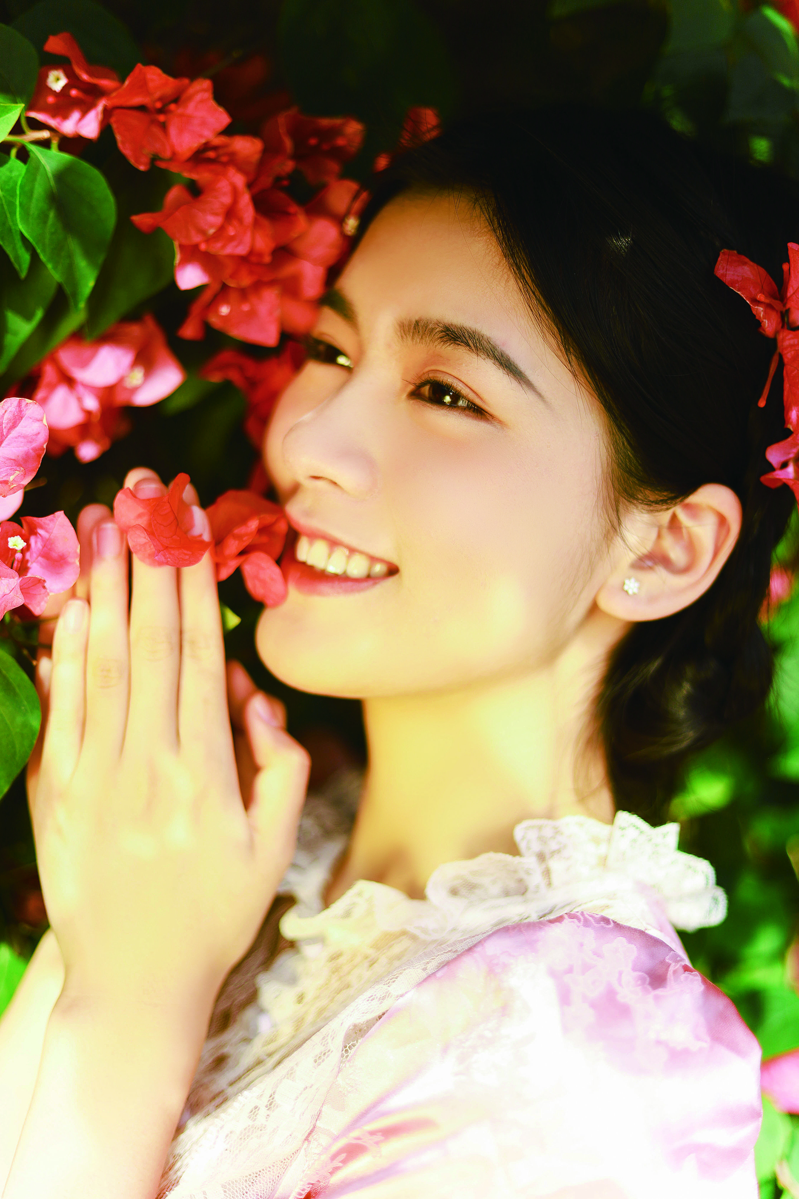 三角梅与少女