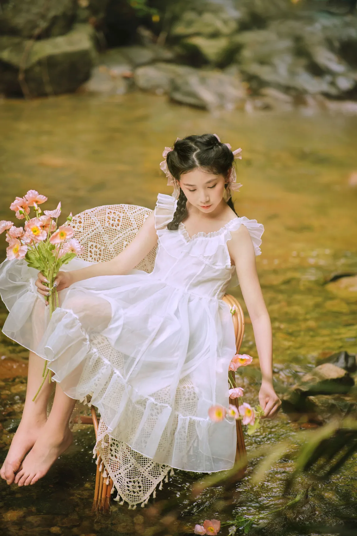 溪流少女