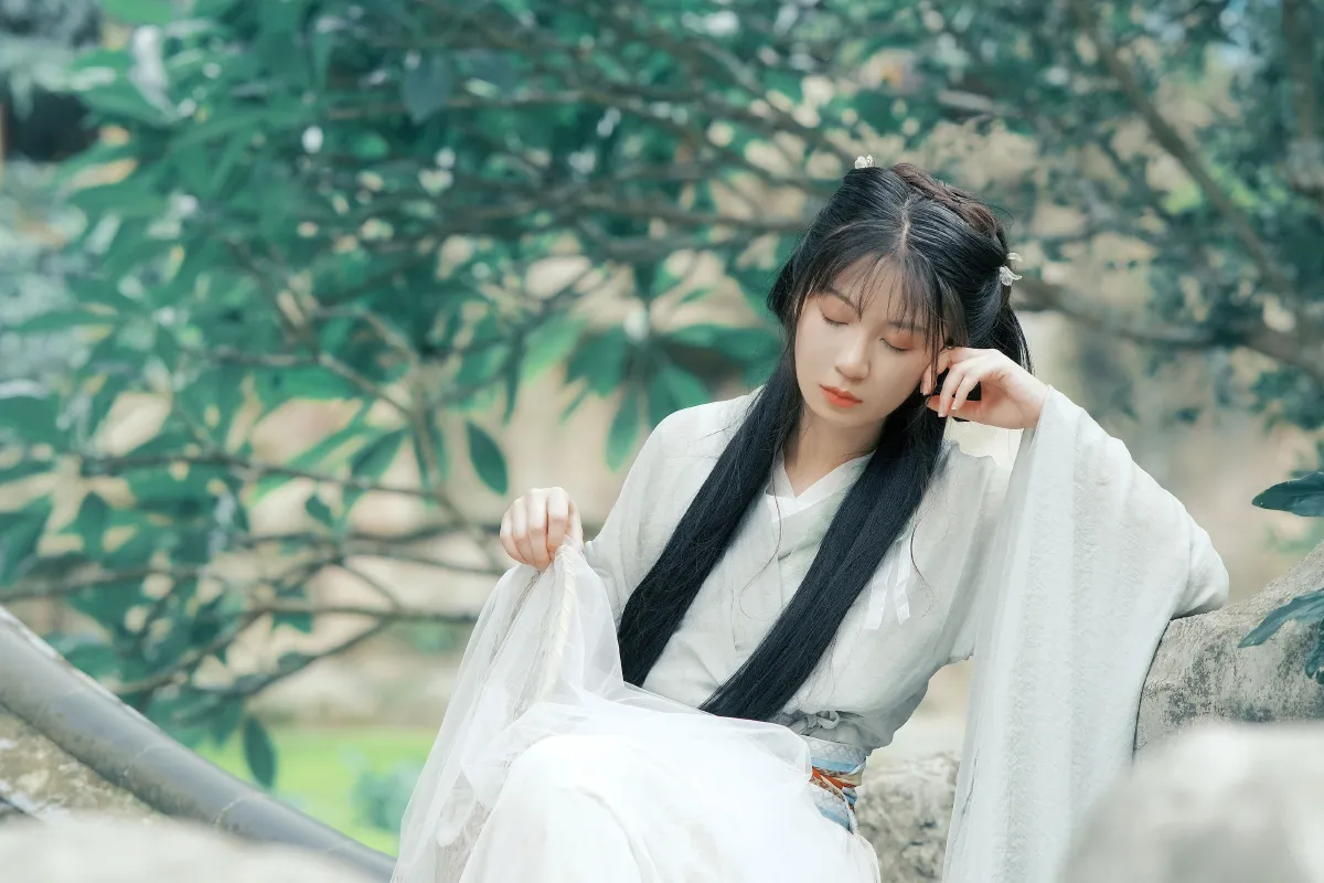 翩若惊鸿，婉若游龙