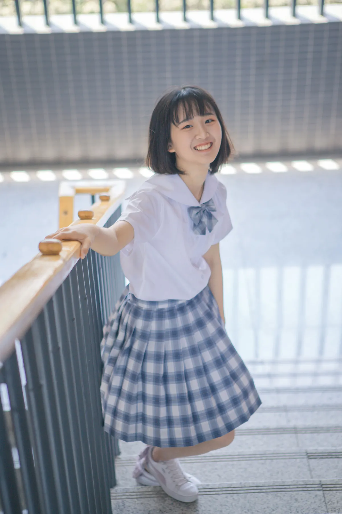 和学妹一起上学吧