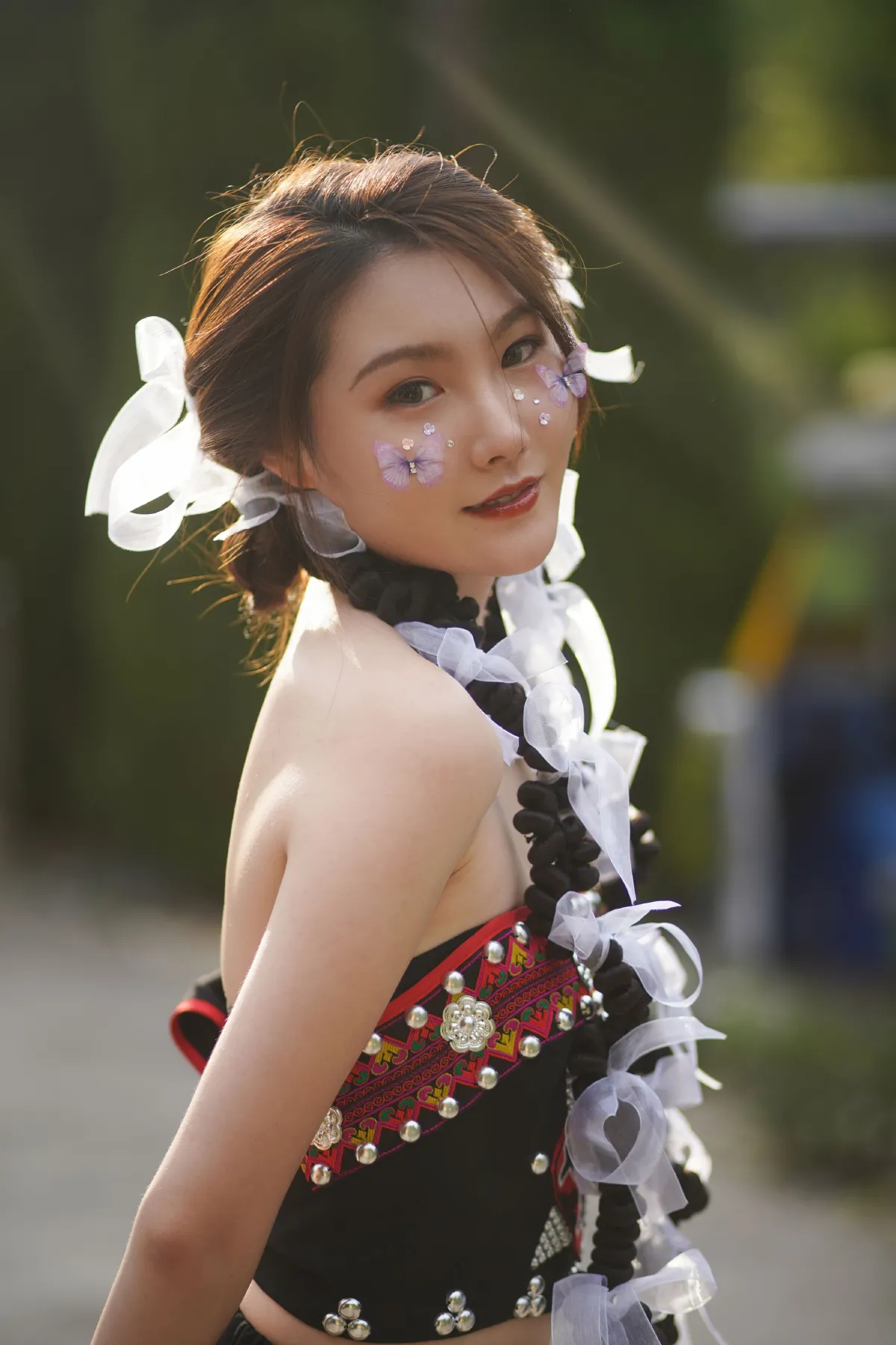 哈尼少女