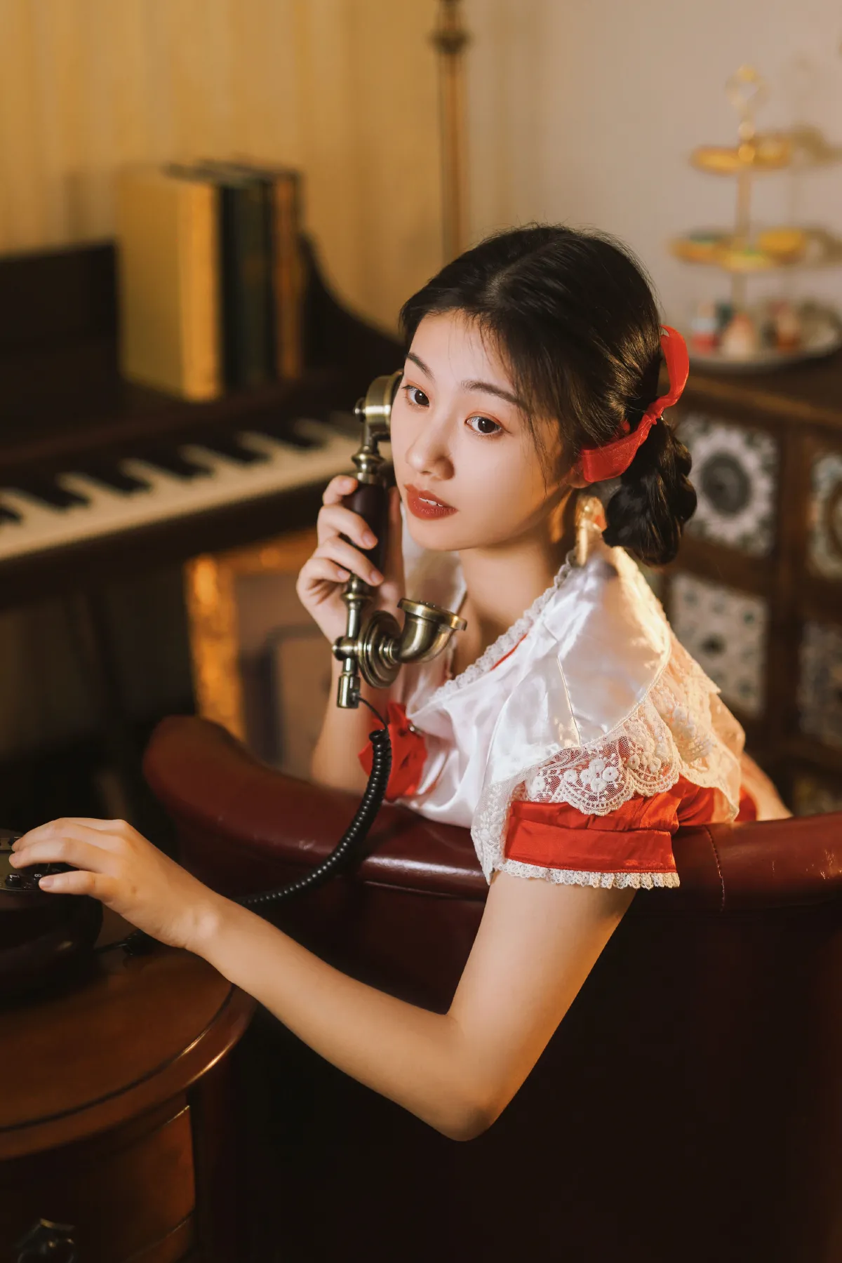 清洛_小怡咦x《如油画般的她》美图作品图片1