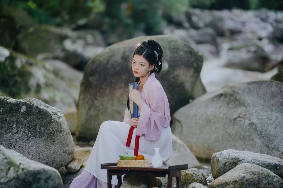 窈窕人家颜似玉