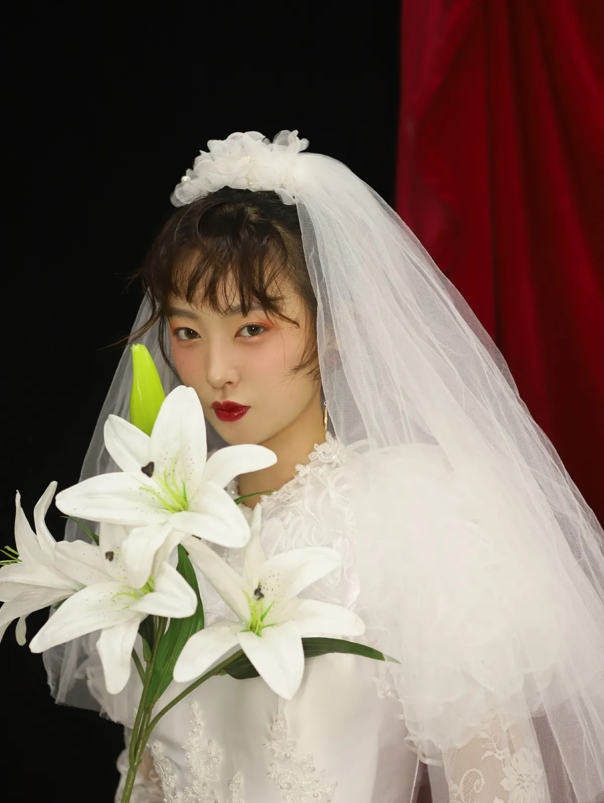 穿婚纱的女孩