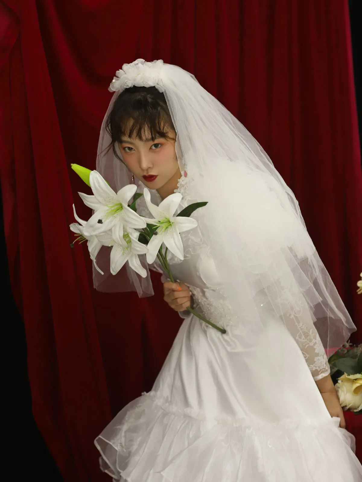 穿婚纱的女孩