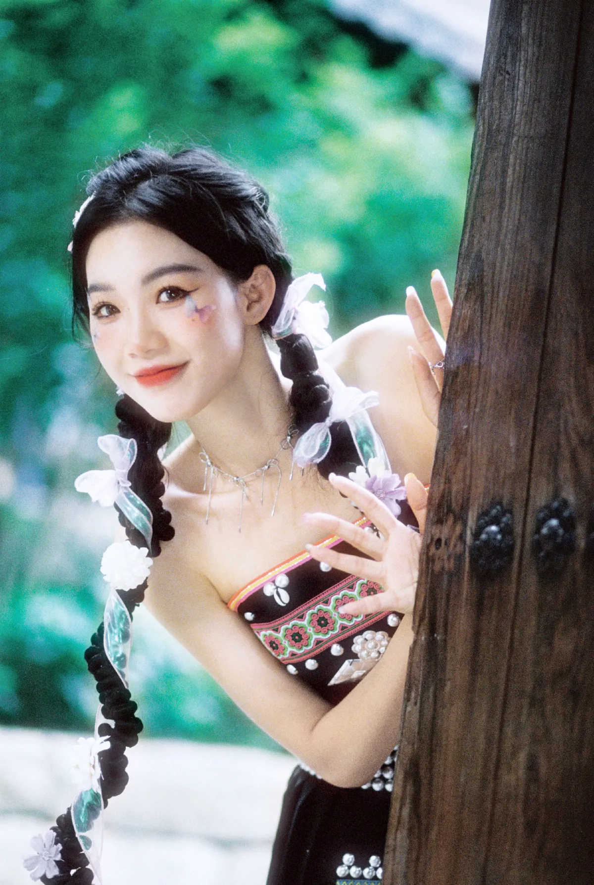 哈尼族甜妹