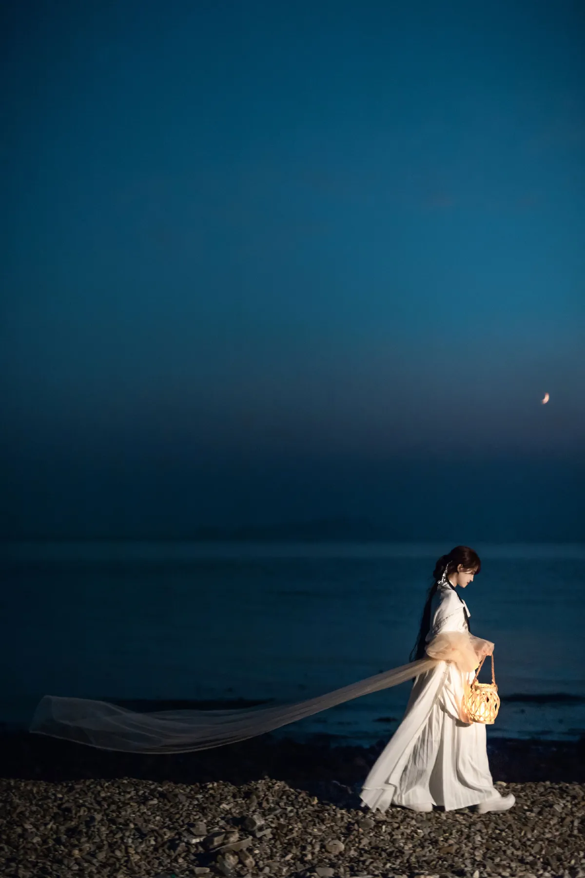 夜探故人