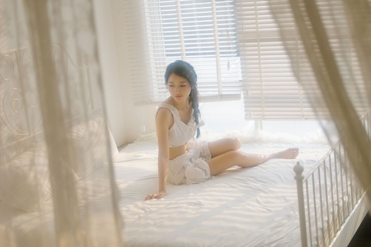 井月_宣萱《室内少女》美图作品图片4