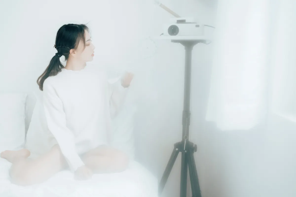拍照的青山_小竹《空房间》美图作品图片4