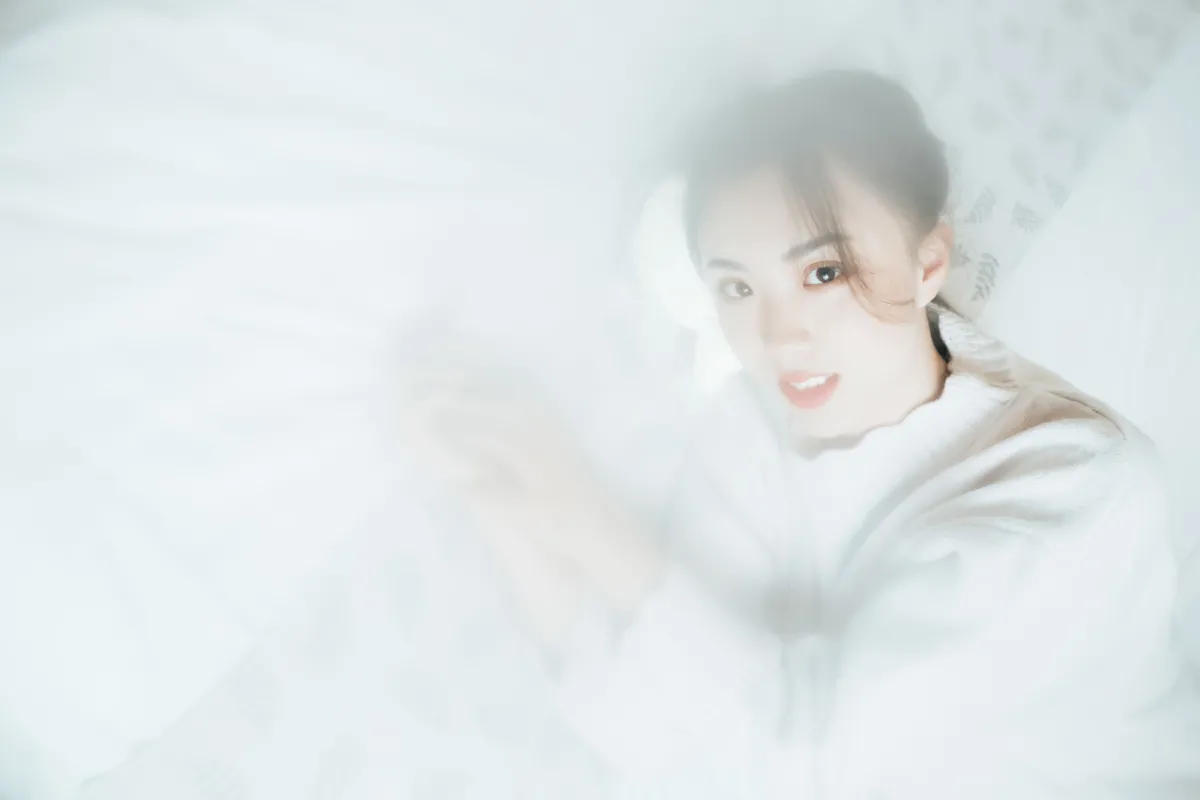 拍照的青山_小竹《空房间》美图作品图片5