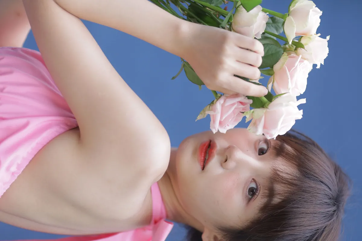 粉色背带裤