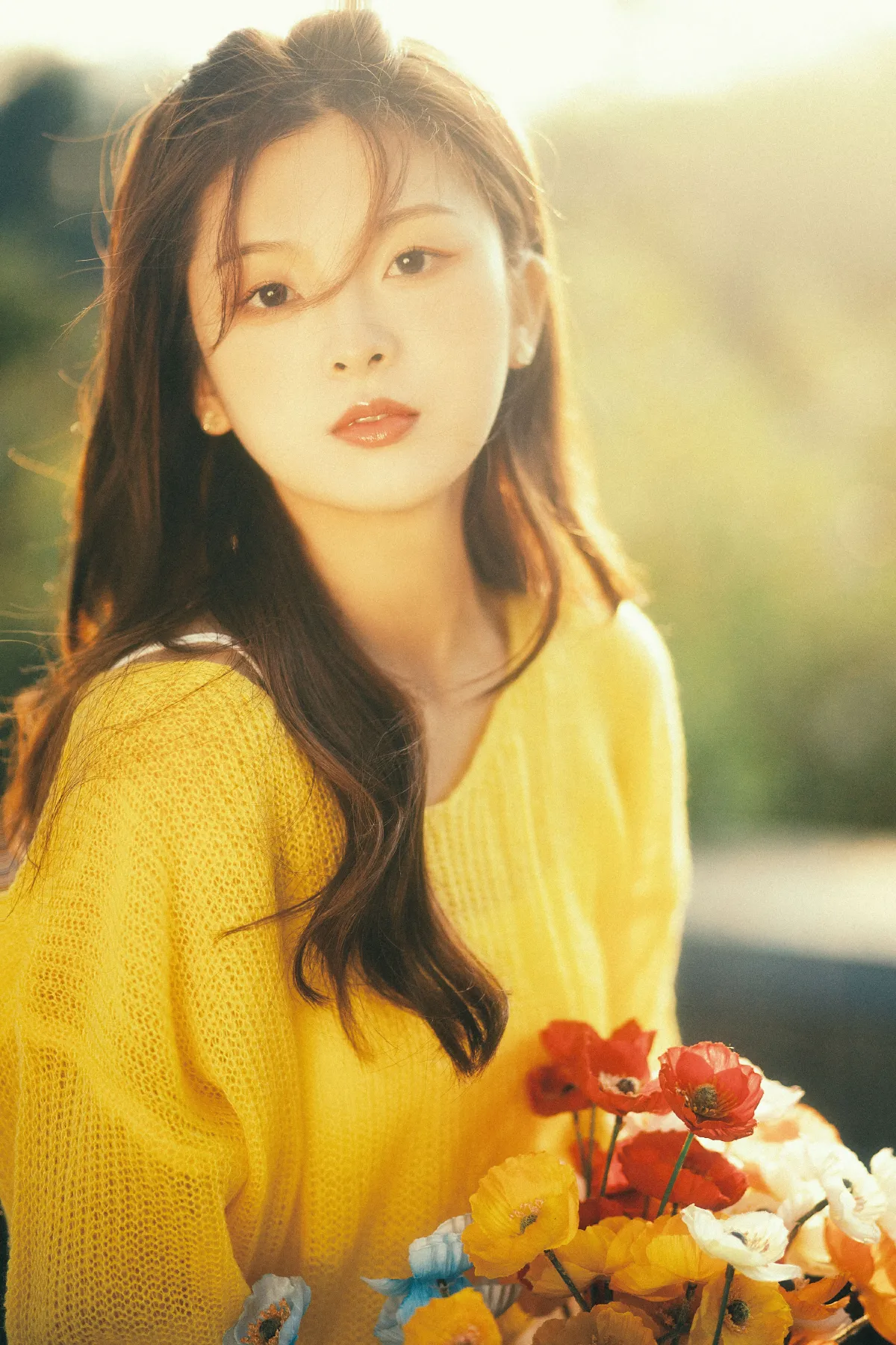 黄毛衣女孩