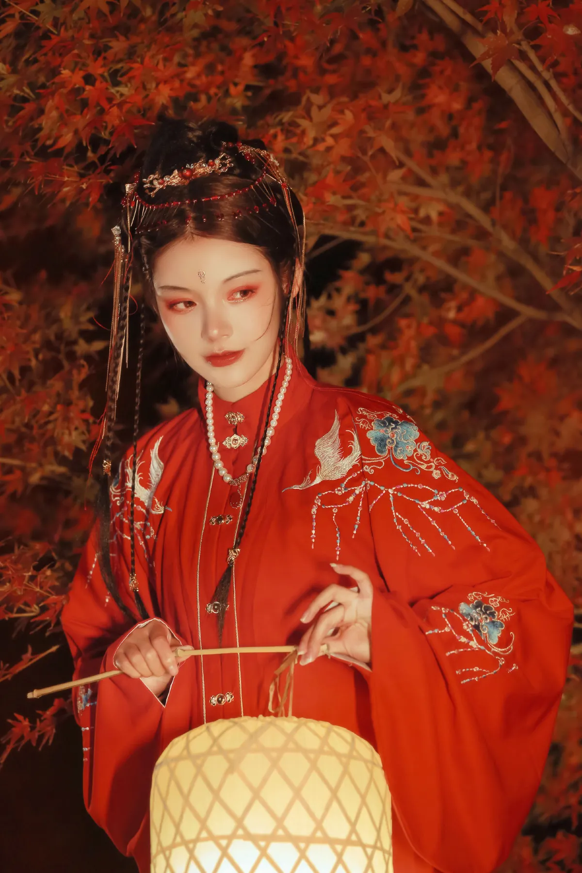 莫将圆相换眉颦
