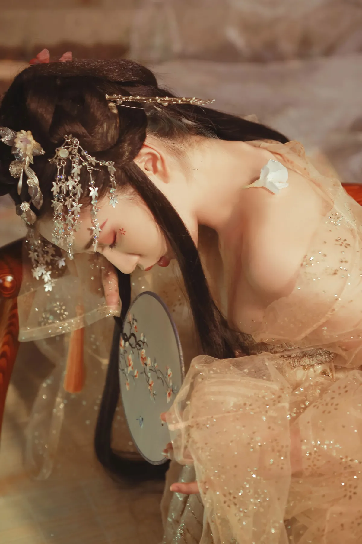 满身花影倩人扶