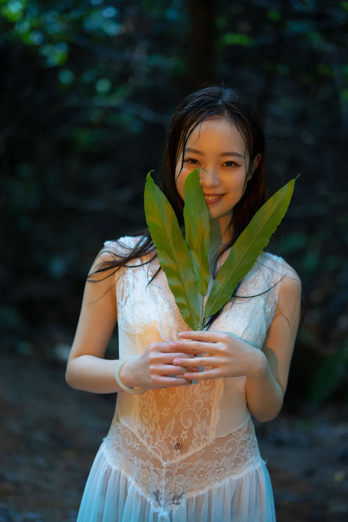 溪水流光