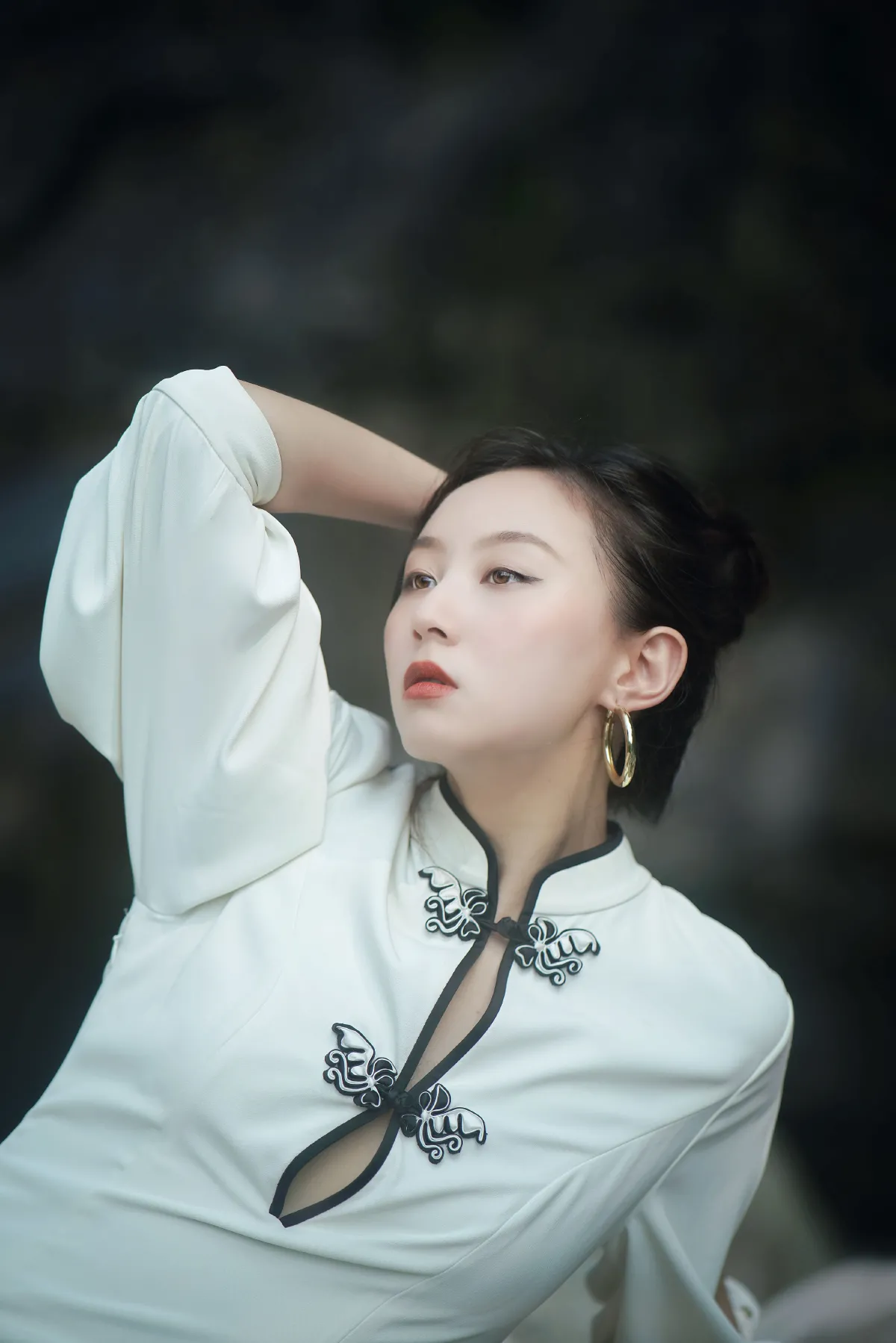 飘绢流白