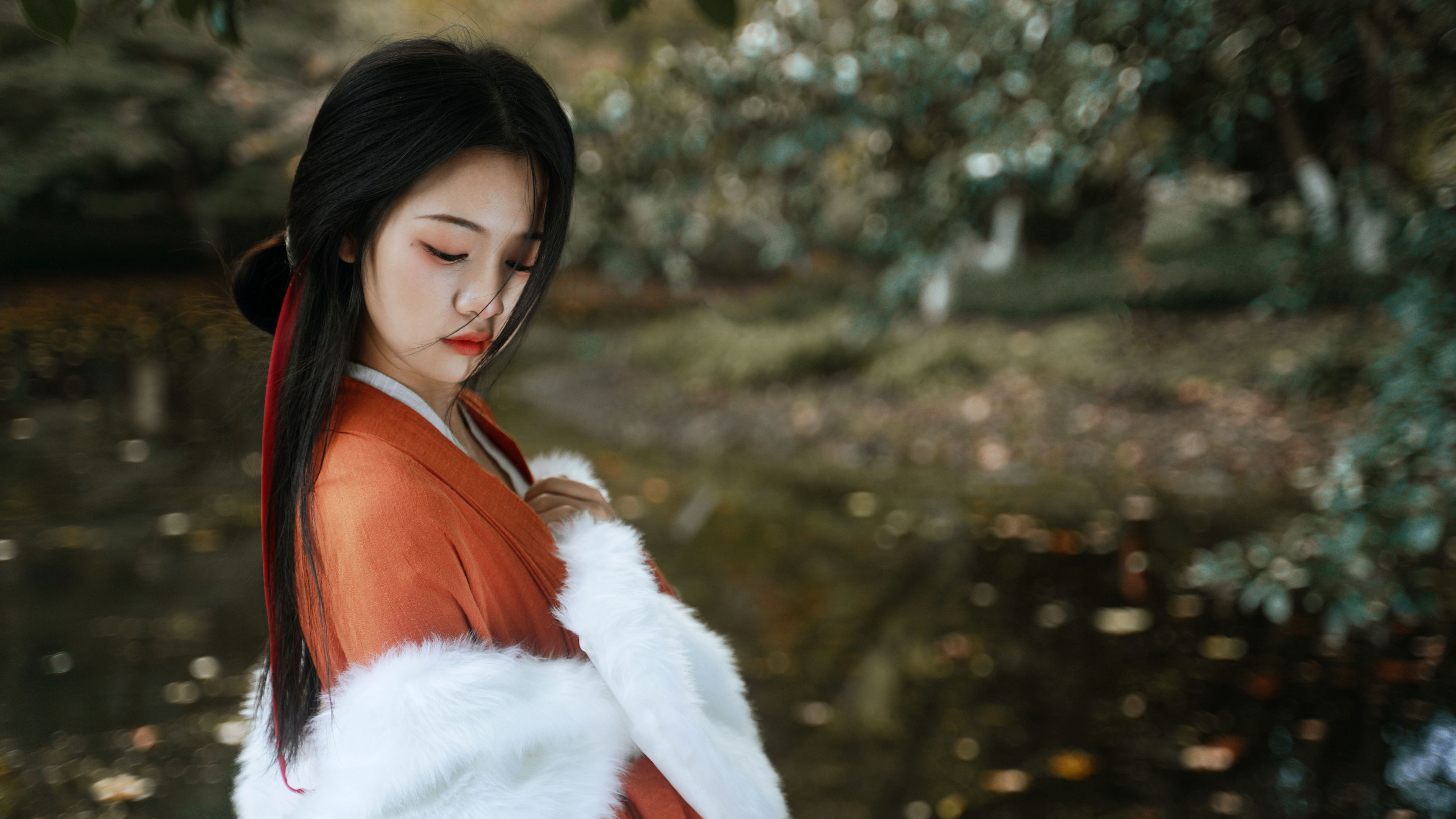 她像月光一样清冷