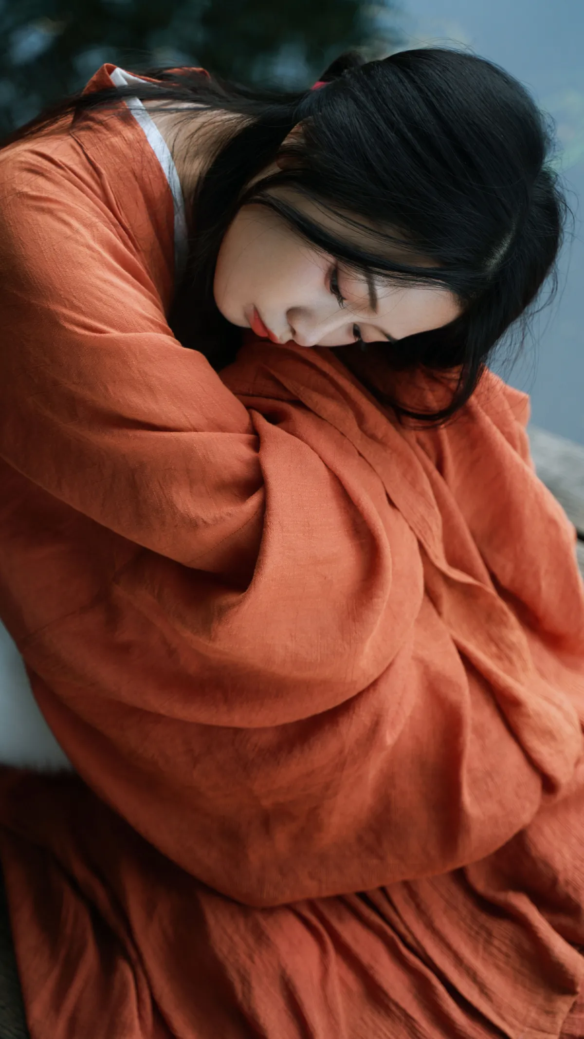 她像月光一样清冷